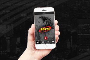 Revolución Radial: AM/FM en tu Mano